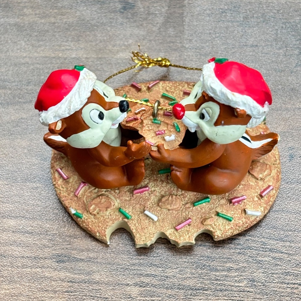 VINTAGE Disney Chip N Dale Chipmunks Sitting on Christmas Cookie Santa Ornament - Picture 2 of 6